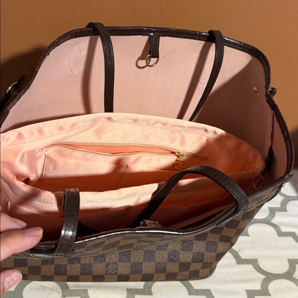 Louis Vuitton Damier Ebene Tote - Picture 9 of 10